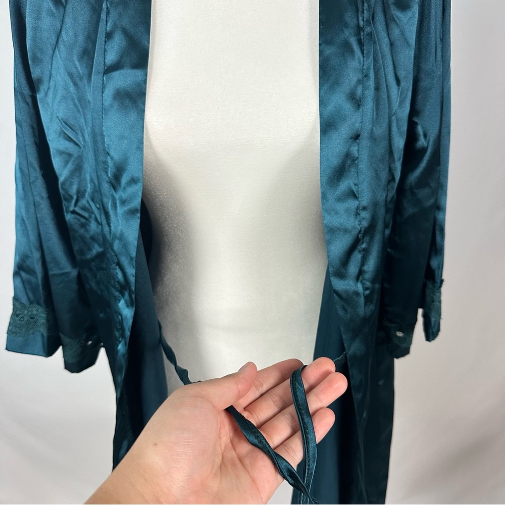 Amazon Ekouaer Satin Robe - Picture 3 of 6